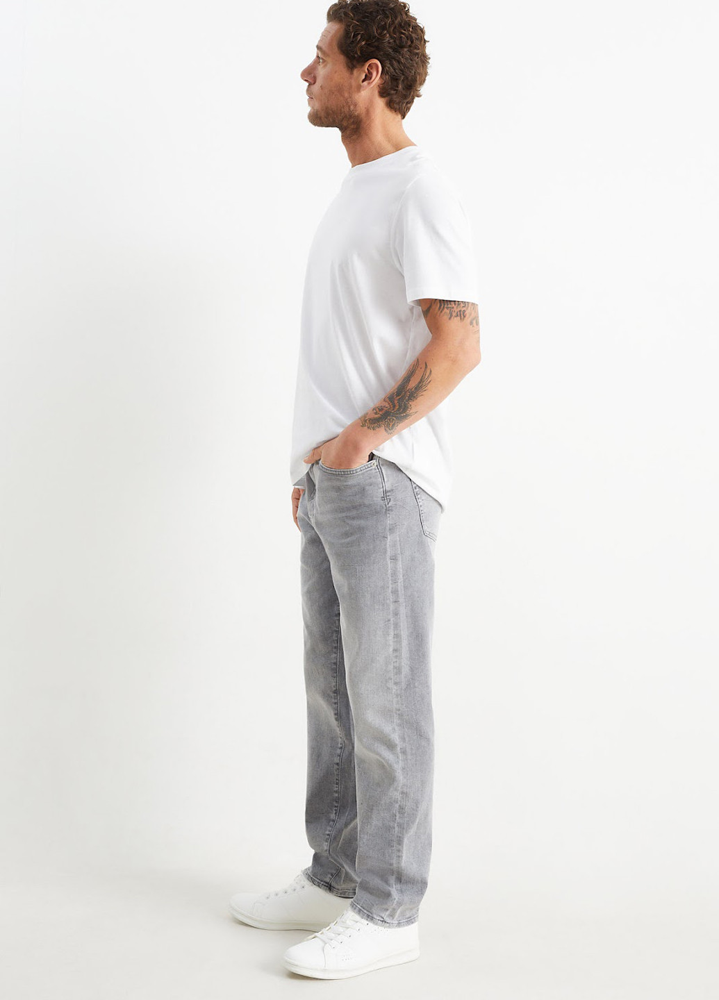 Светло-серые демисезонные зауженные джинсы C&A