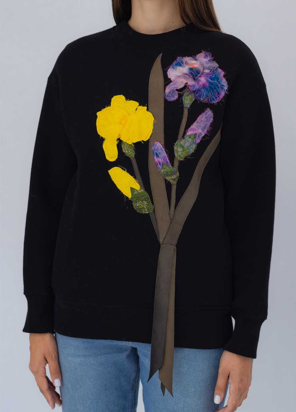 Чорний світшот Nora Kvittin однотонний аплікація, вишивка (301079908)