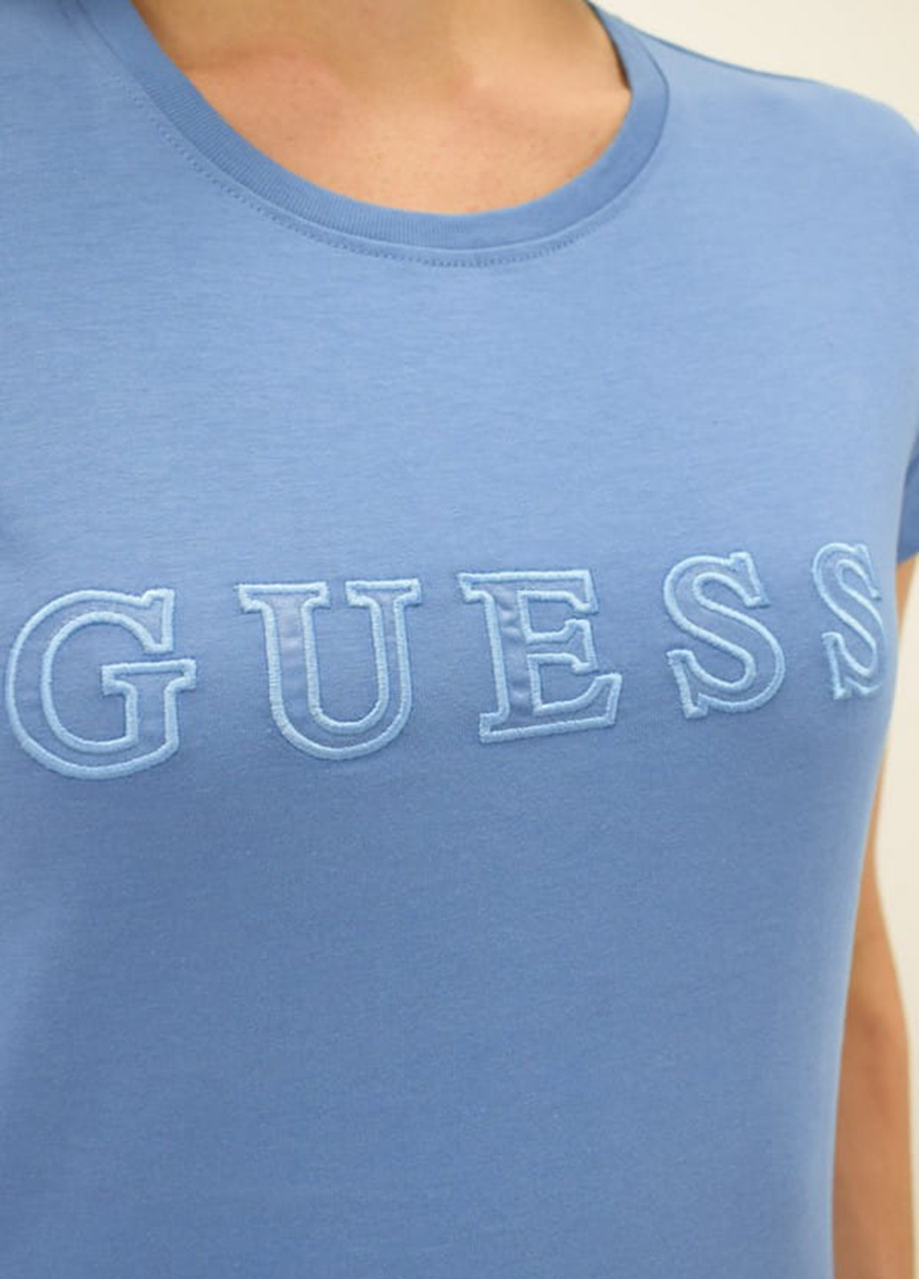 Синяя летняя футболка Guess