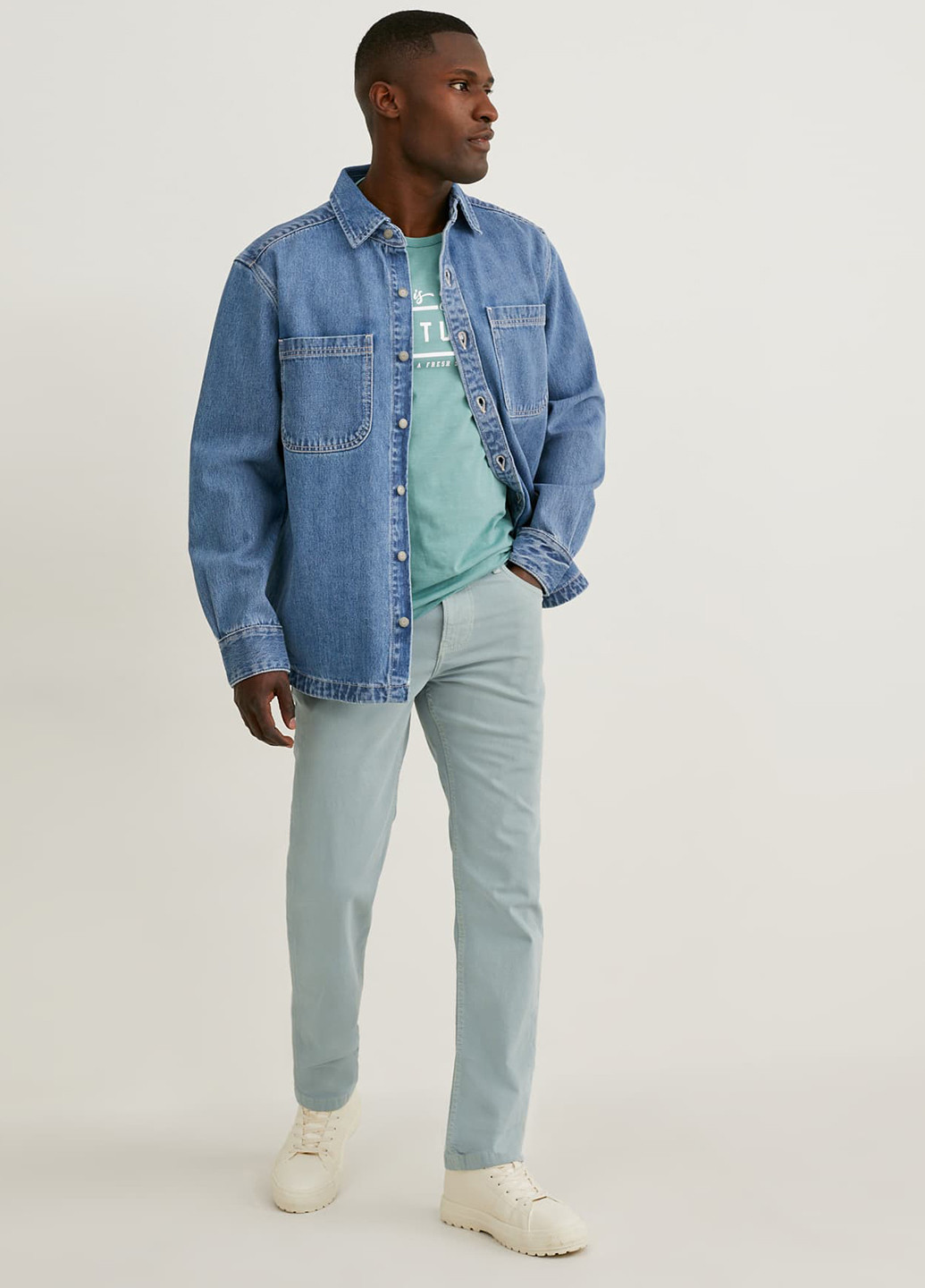 Светло-голубые демисезонные зауженные джинсы C&A