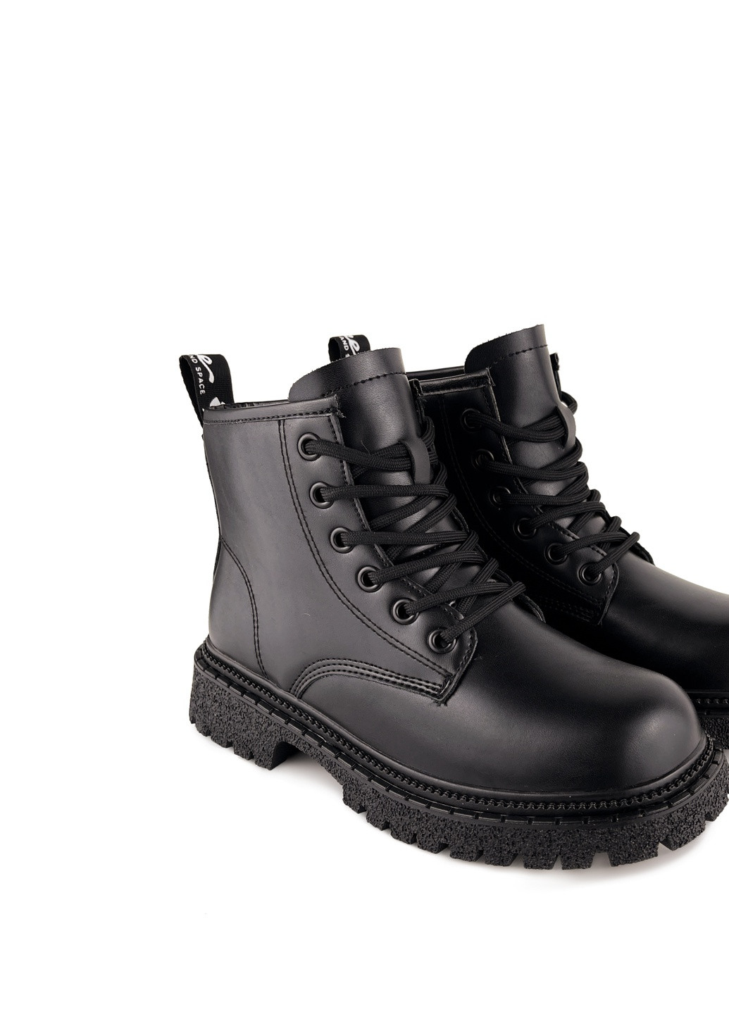 Осенние ботинки женские молодежные черные на тракторной подошве Fashion из искусственной кожи