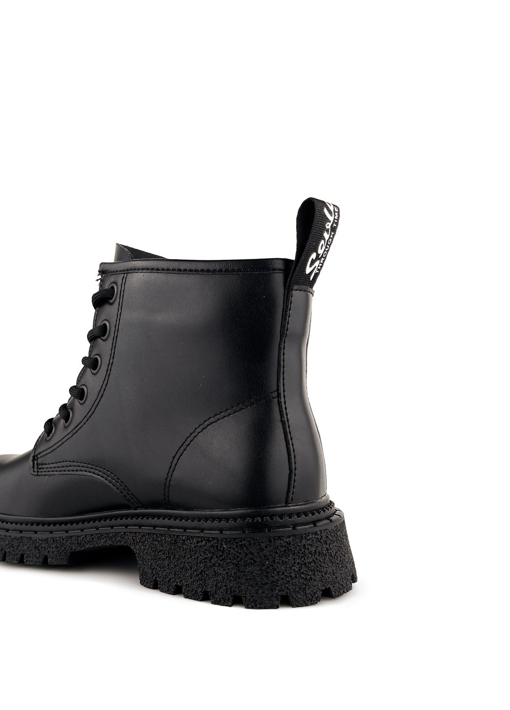 Осенние ботинки женские молодежные черные на тракторной подошве Fashion из искусственной кожи