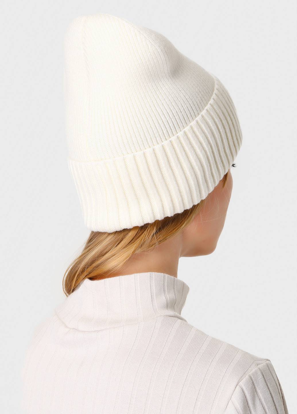 Теплая зимняя женская кашемировая шапка с отворотом без подкладки 500010 DeMari бини однотонная молочная кэжуал кашемир