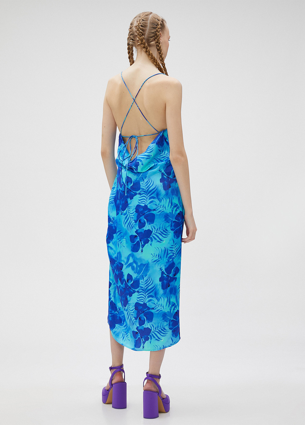 Синее кэжуал платье с открытой спиной KOTON с цветочным принтом