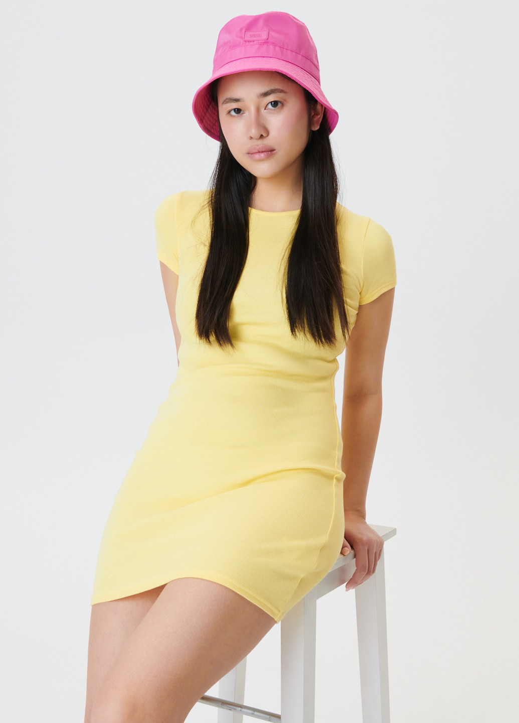 Желтое кэжуал платье платье-футболка Sinsay однотонное