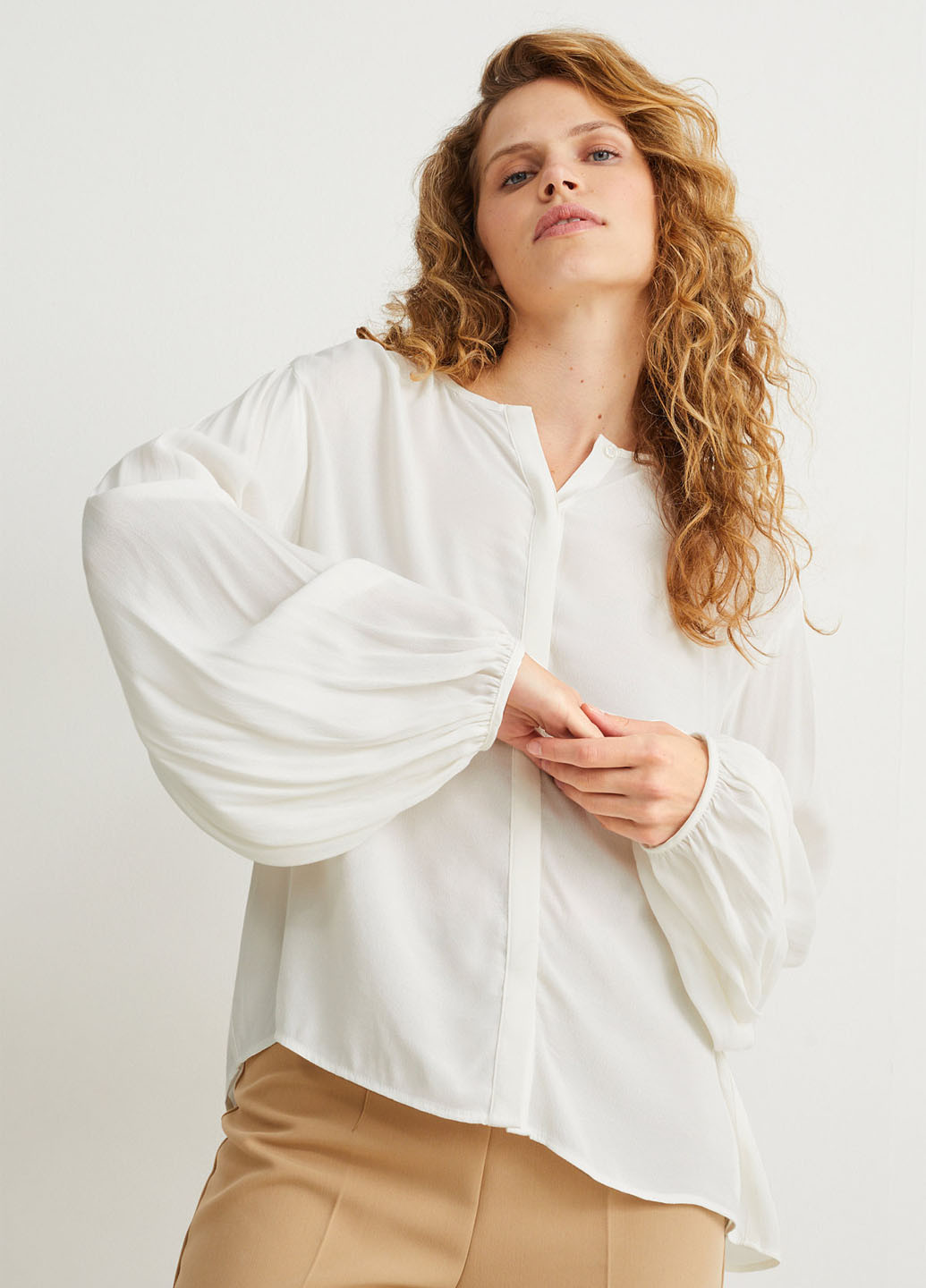 Молочная блуза C&A