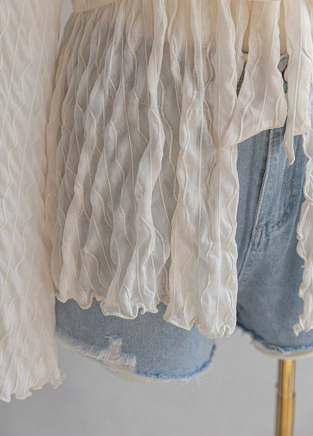 Кремова блуза з баскою SHEIN