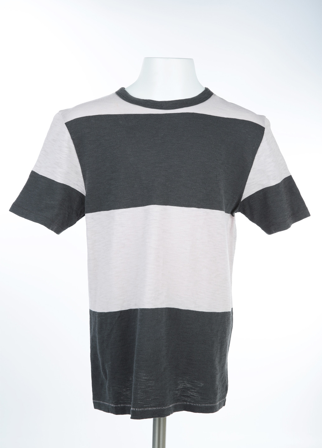 Черно-белая летняя футболка Gap