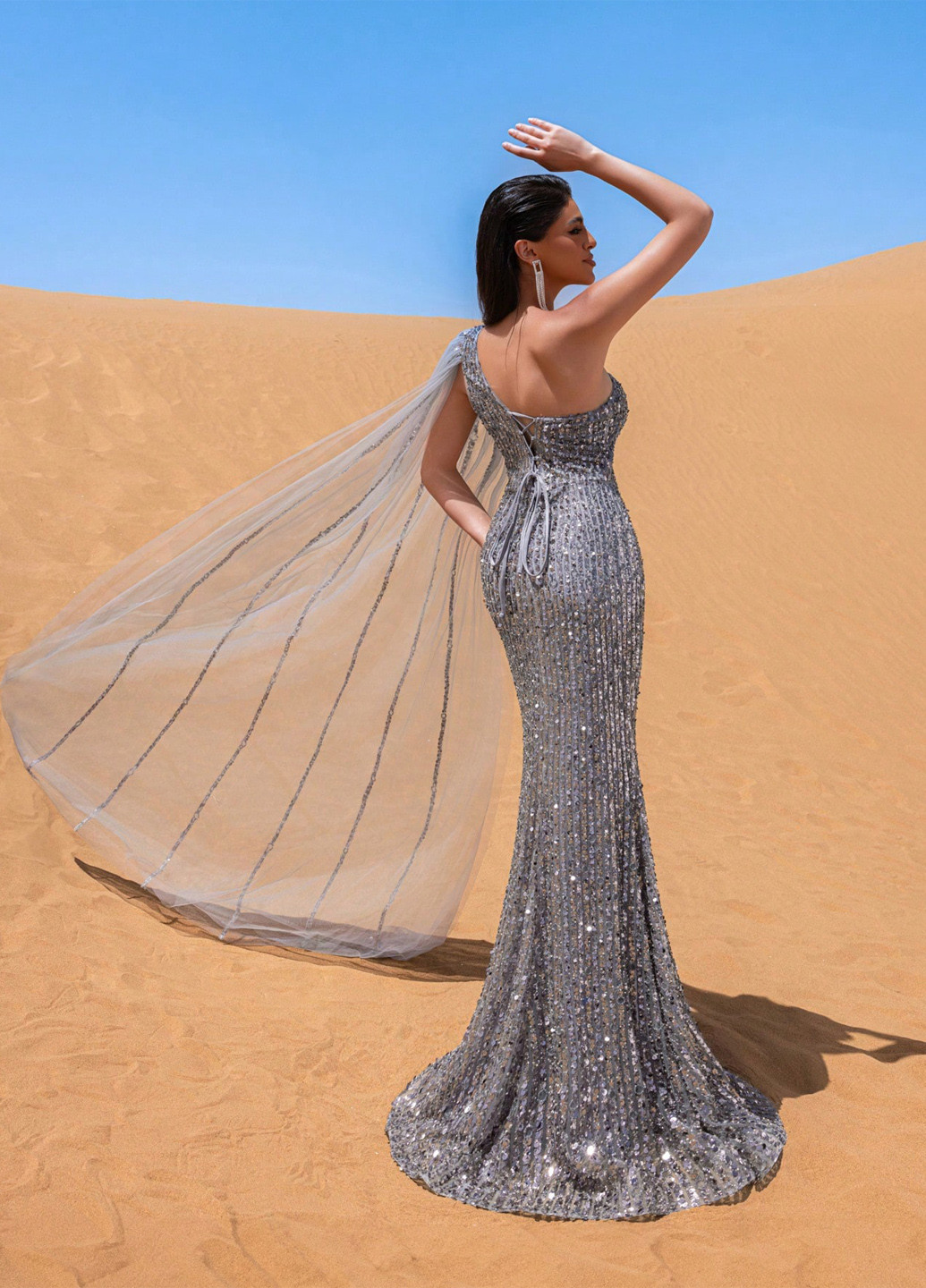 Серое вечернее платье годе, платье-кейп, на одно плечо SHEIN однотонное