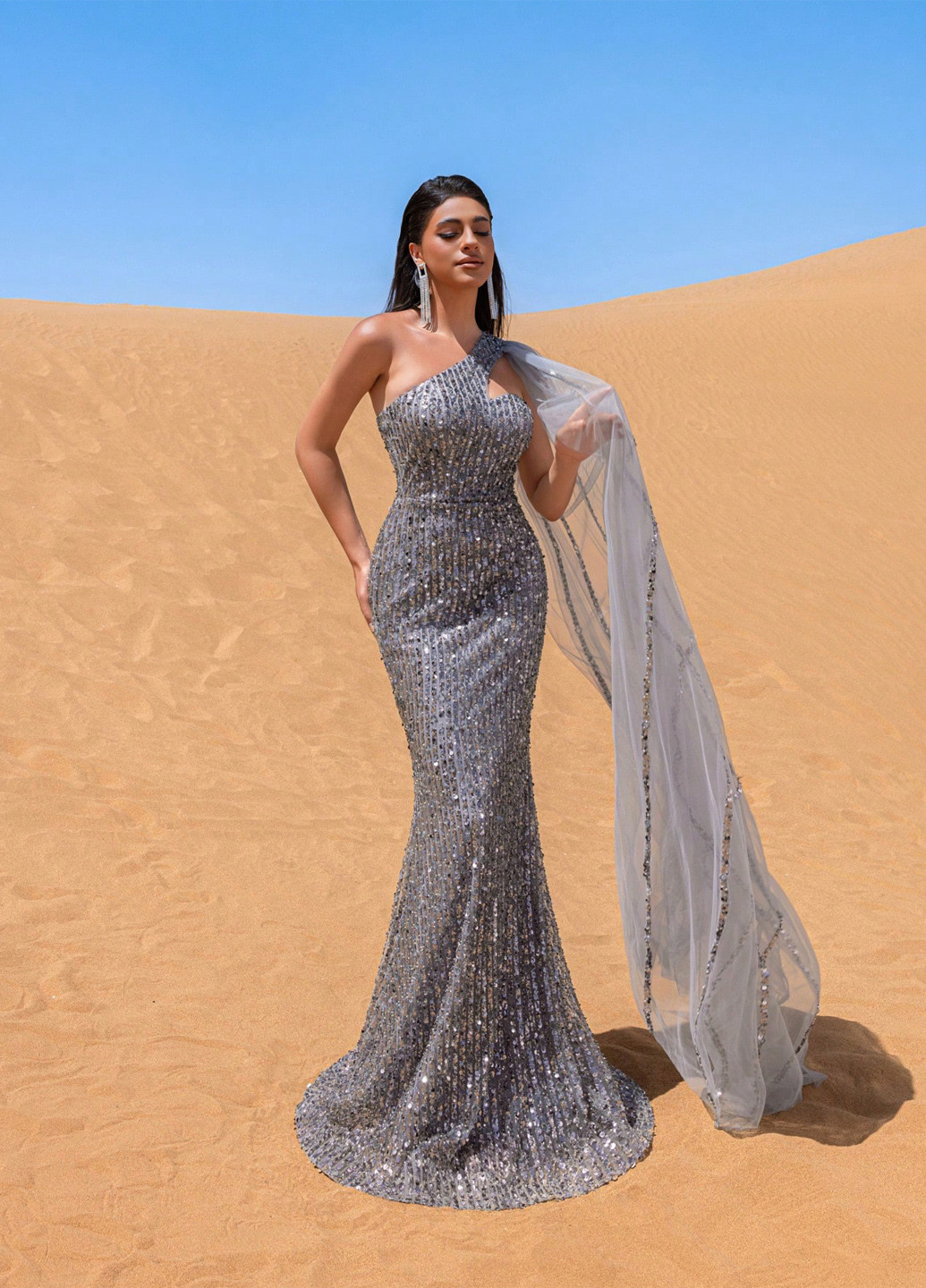 Серое вечернее платье годе, платье-кейп, на одно плечо SHEIN однотонное