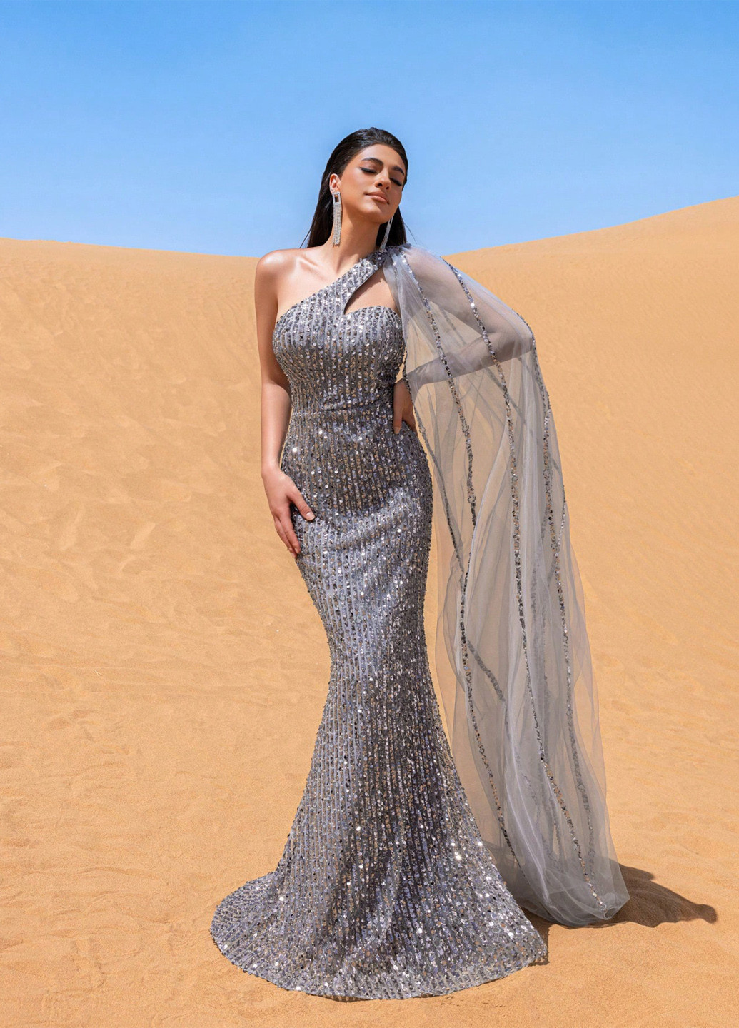 Серое вечернее платье годе, платье-кейп, на одно плечо SHEIN однотонное