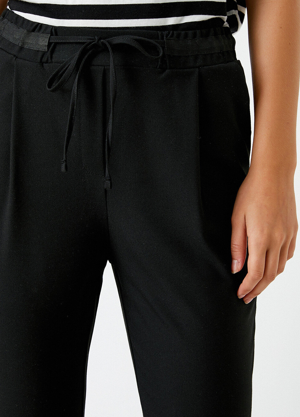 Черные кэжуал демисезонные укороченные, зауженные брюки KOTON