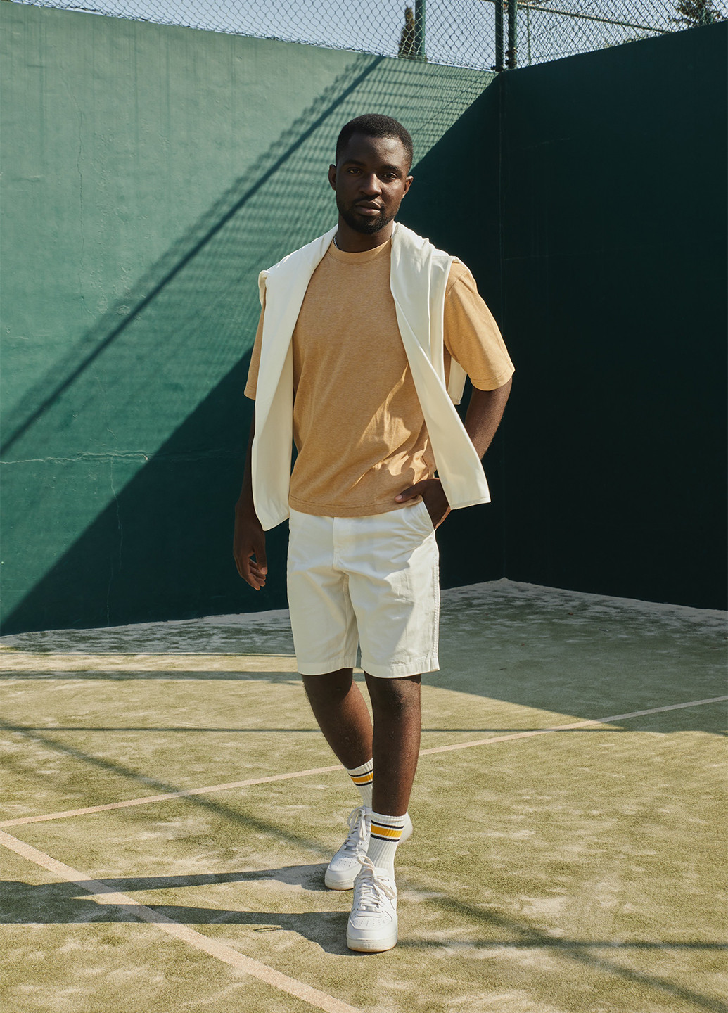 Белая демисезонная ветровка Uniqlo