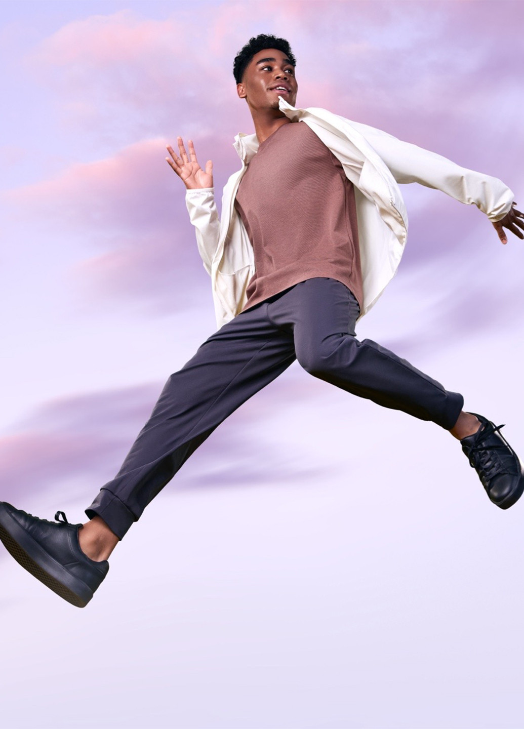 Белая демисезонная ветровка Uniqlo