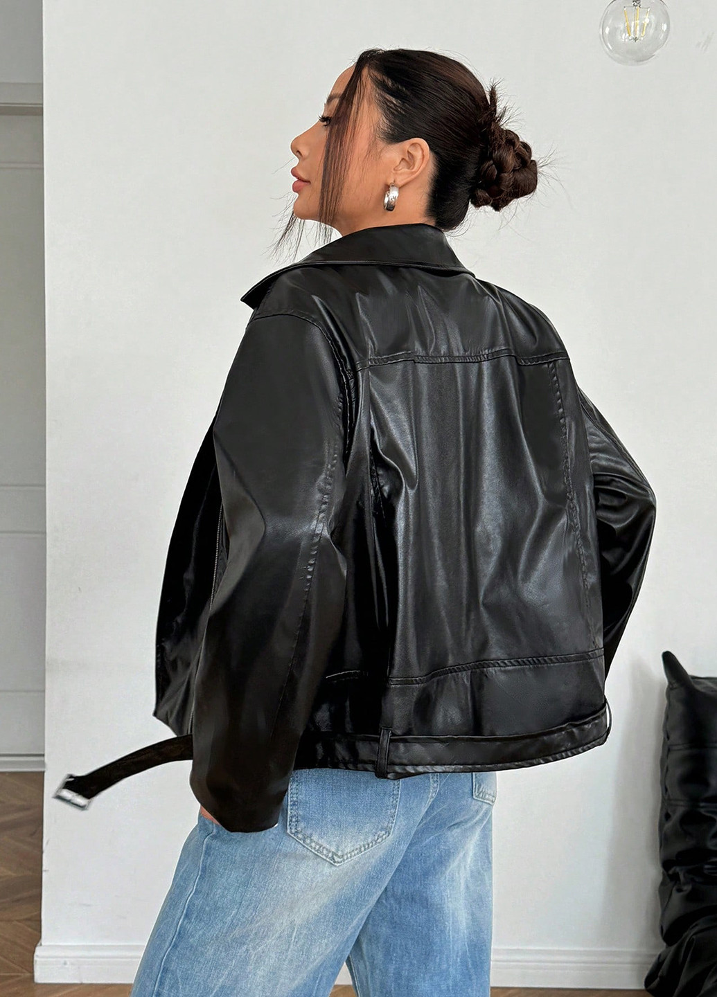 Черная демисезонная куртка байкерская SHEIN