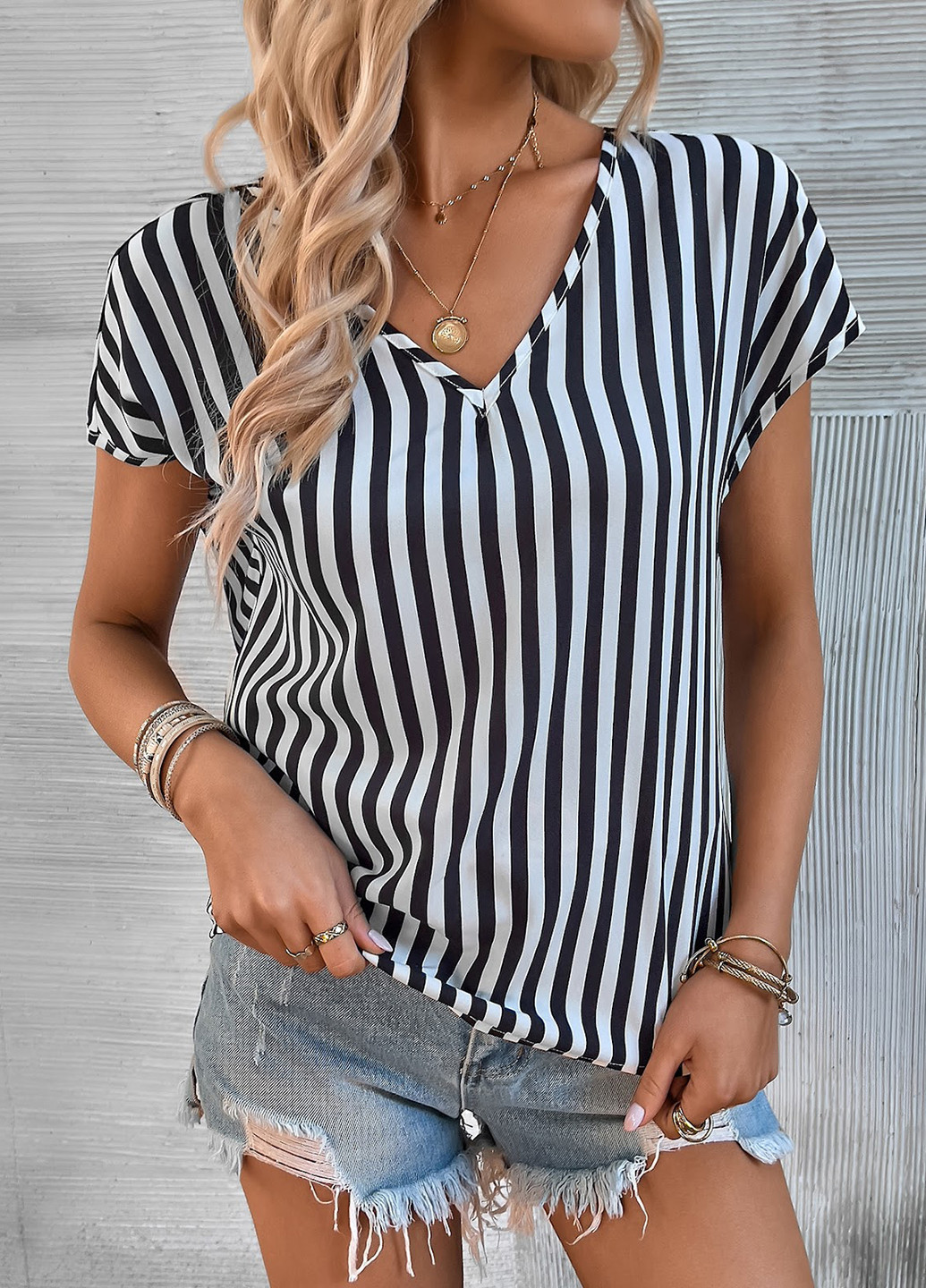 Чёрно-белую блуза SHEIN