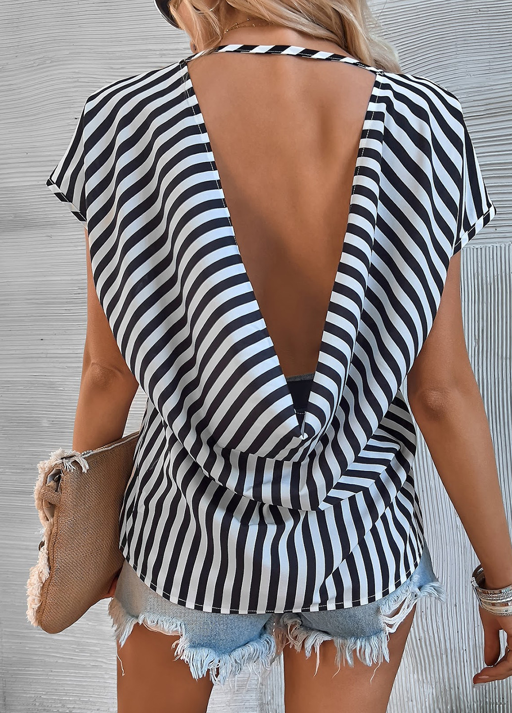 Чёрно-белую блуза SHEIN