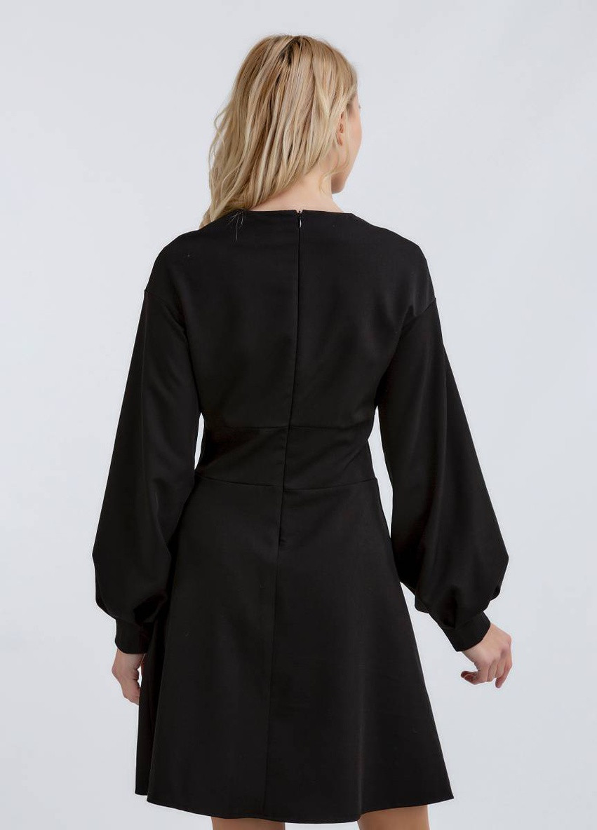 Черное кэжуал платье с рукавами-фонариками romashka Ромашка однотонное