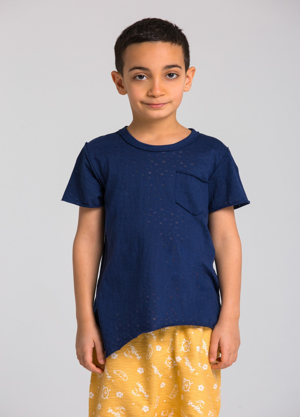 Темно-синяя летняя футболка Yumster Темно-синяя футболка с звездами и карманом