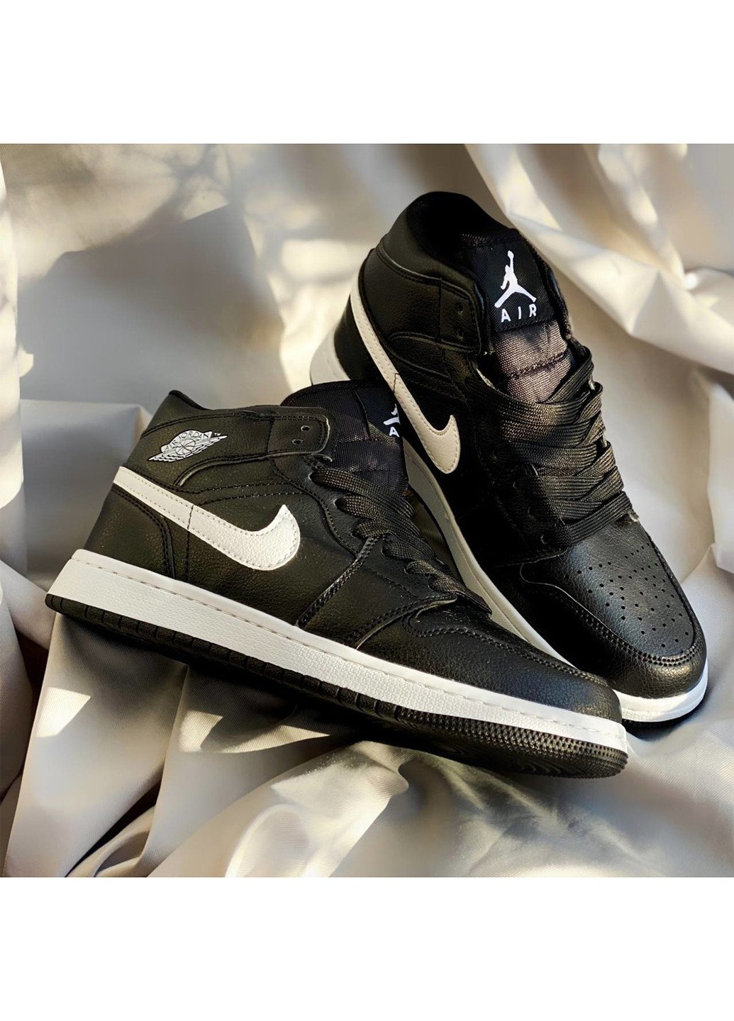 Черные демисезонные кроссовки Nike Air Jordan Retro 1 Black White Strip