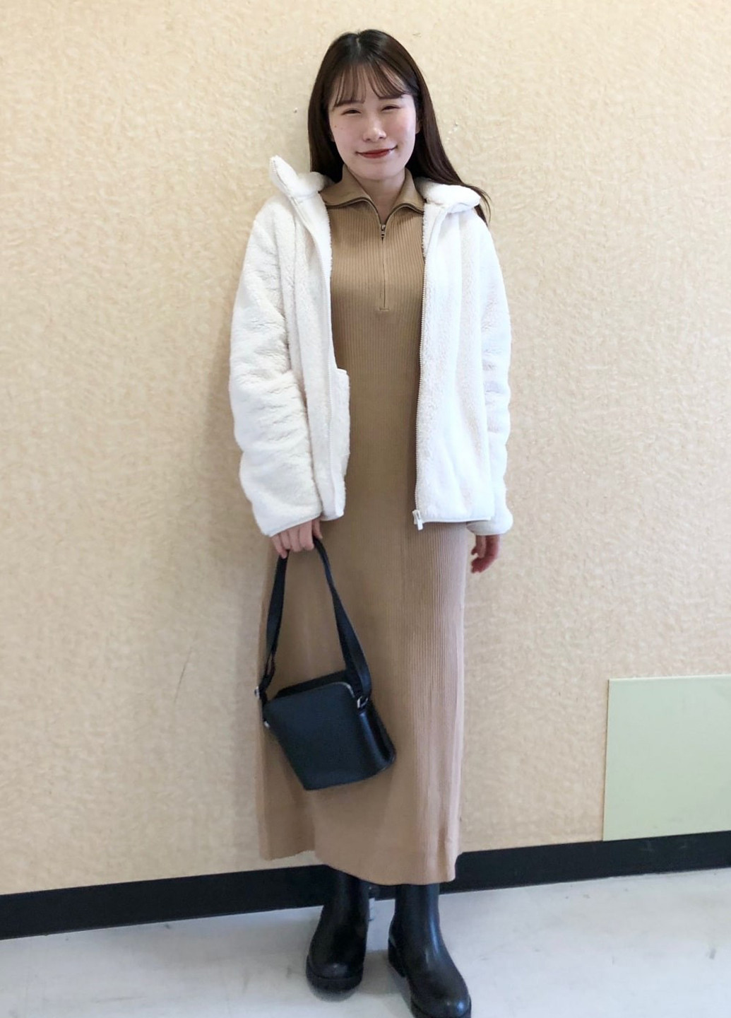 Бежева кежуал сукня Uniqlo однотонна