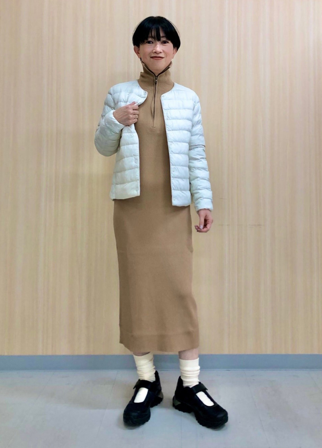 Бежева кежуал сукня Uniqlo однотонна