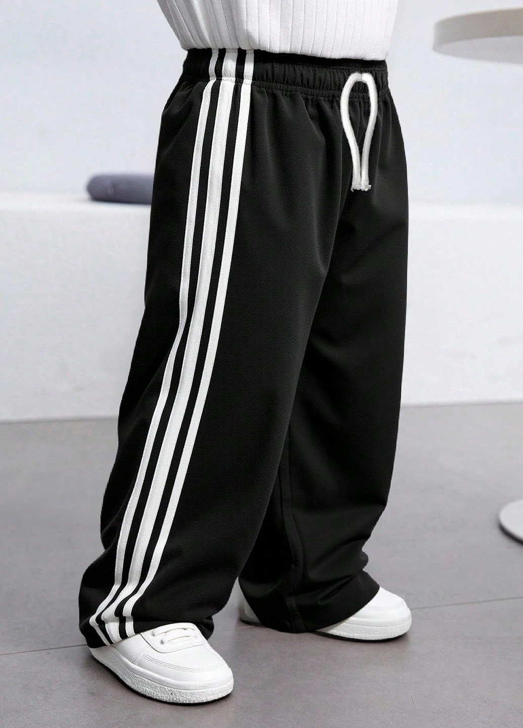 Черные спортивные демисезонные брюки SHEIN