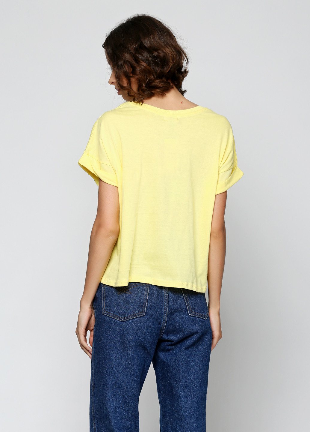 Желтая летняя футболка Alcott