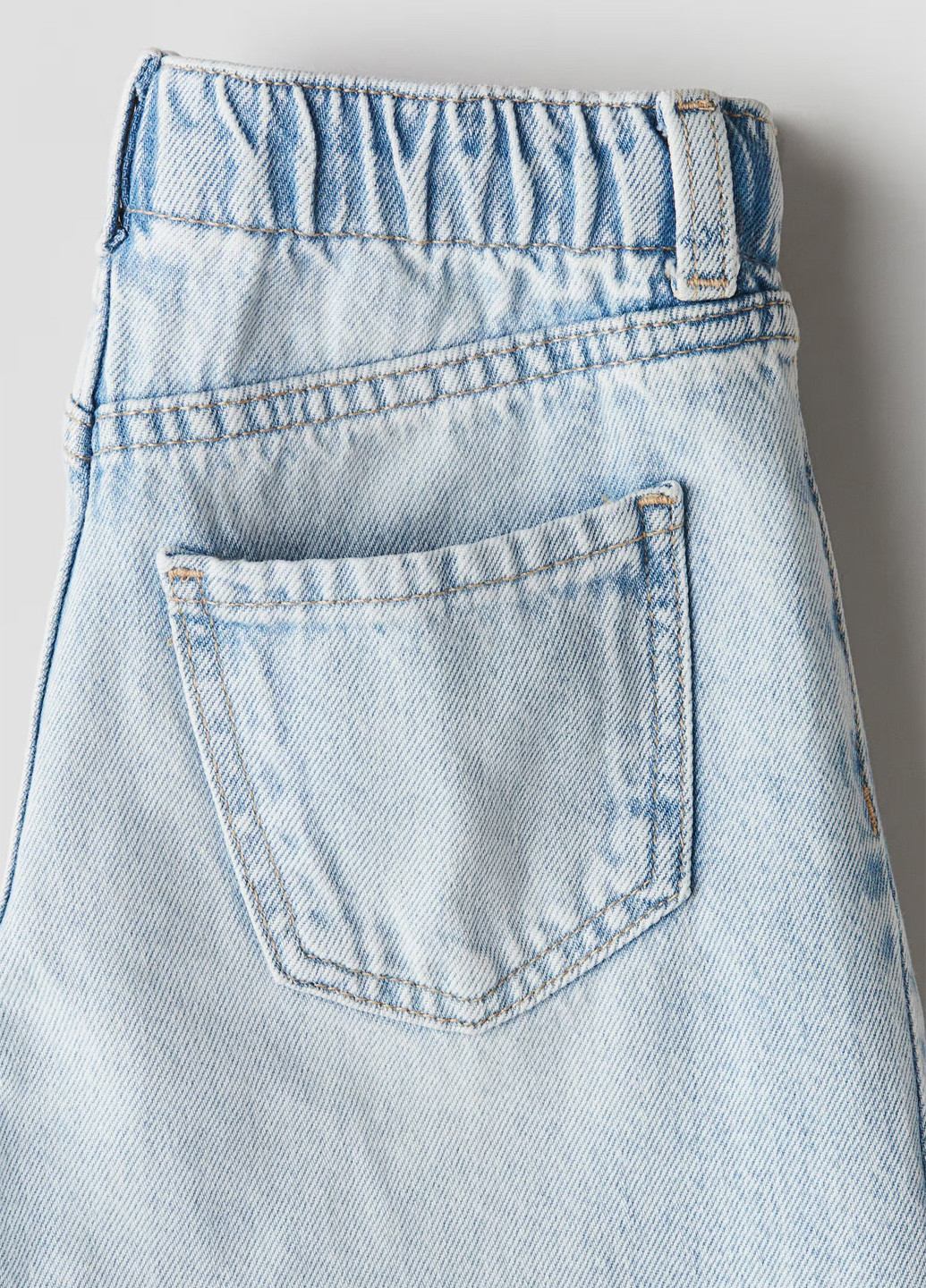 Светло-голубые демисезонные мом фит джинсы H&M