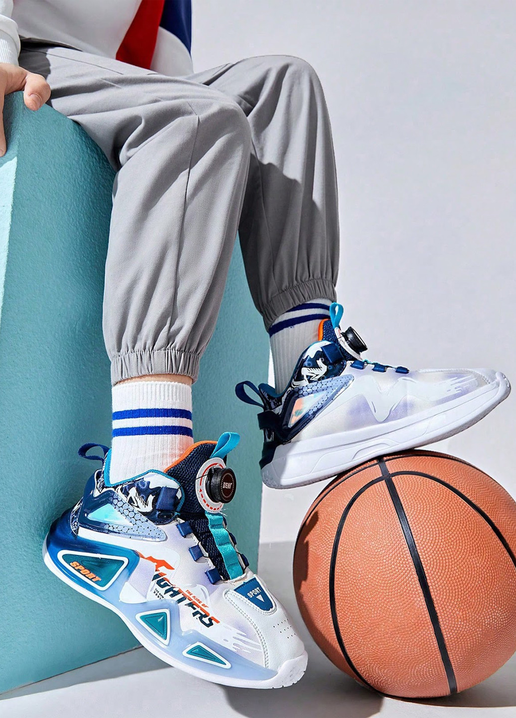 Цветные демисезонные кроссовки SHEIN