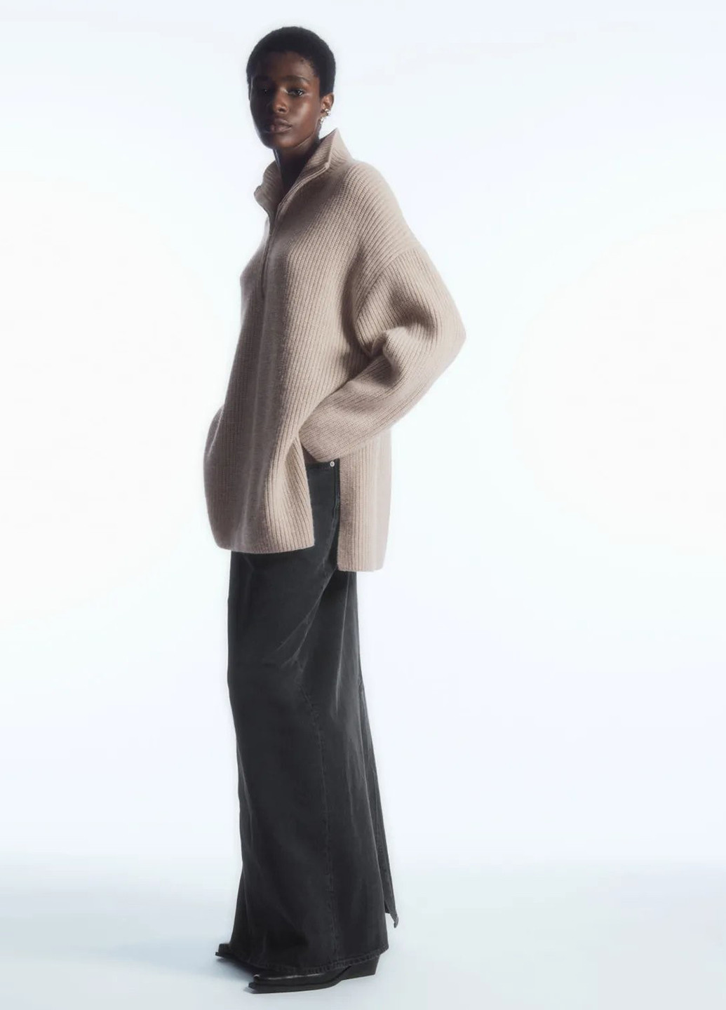 Бежевий зимовий светр Cos