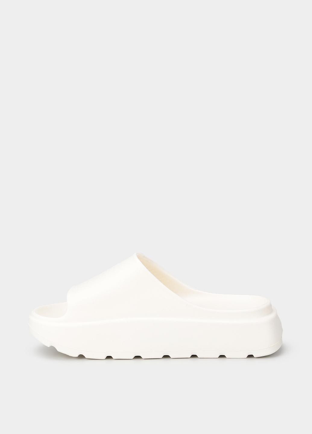 Молочные шлепанцы Braska