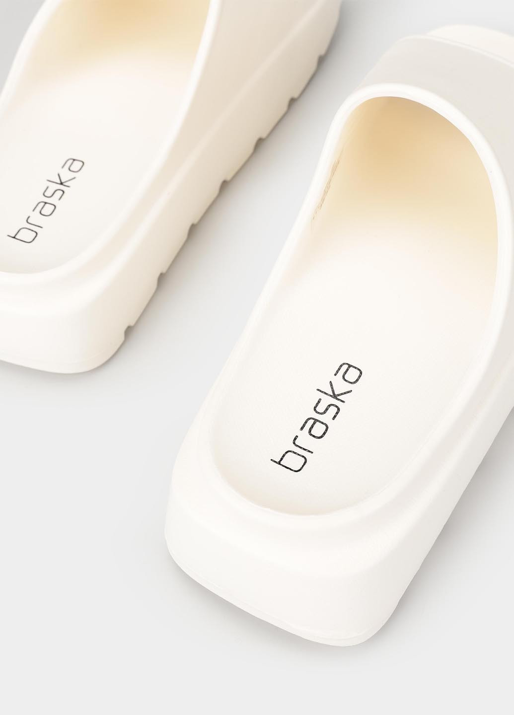 Молочные шлепанцы Braska