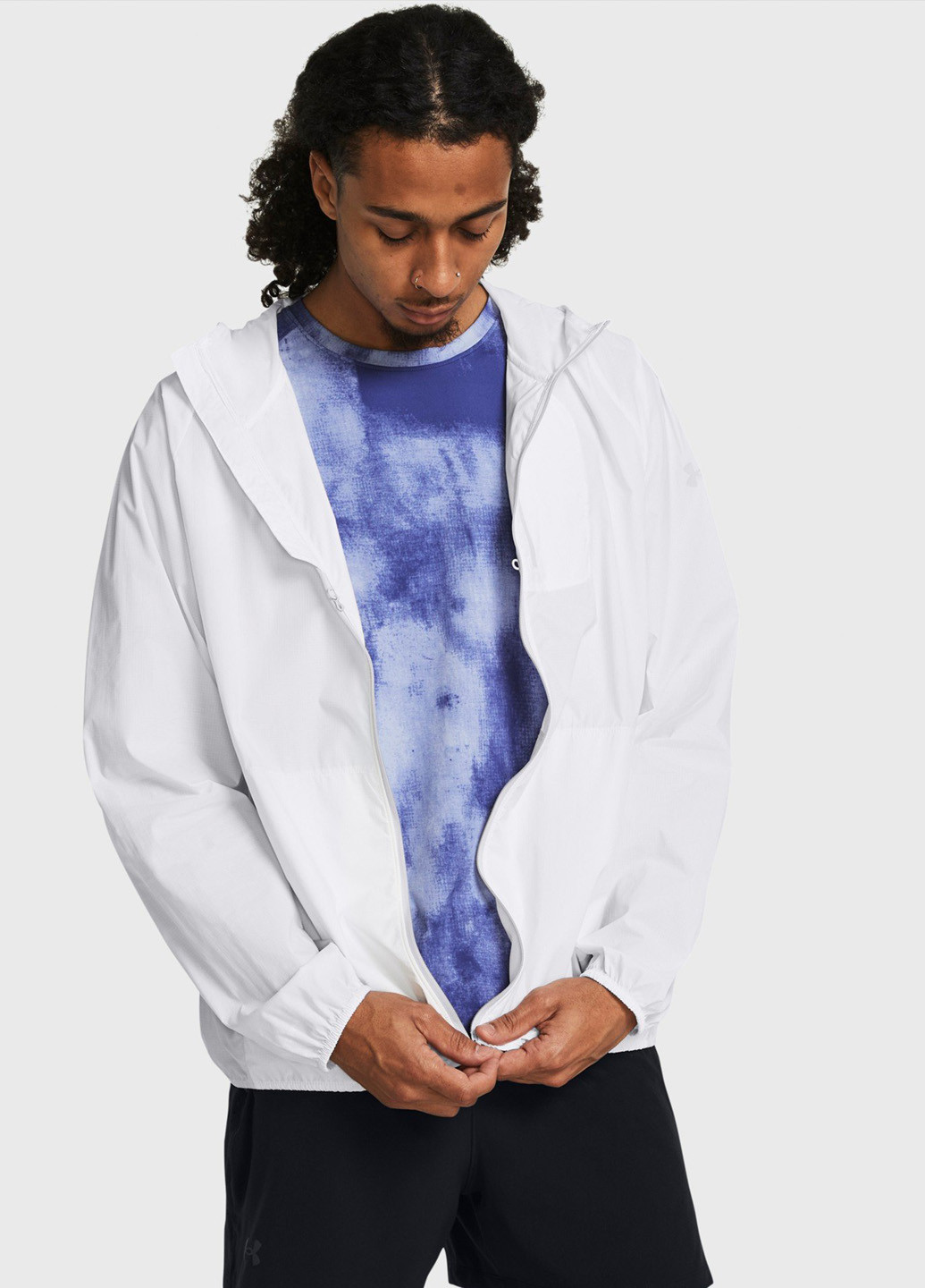 Біла демісезонна вітровка Under Armour