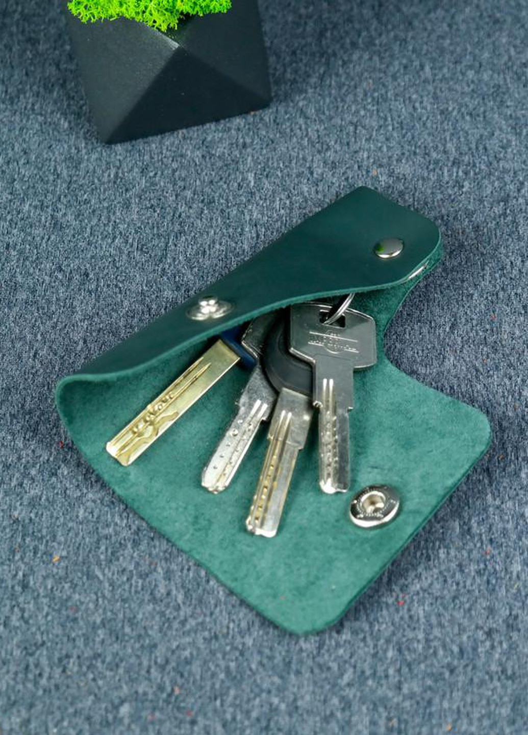 Кожаная ключница на кнопке №16, Grand, цвет Зеленый Berty (253839689)