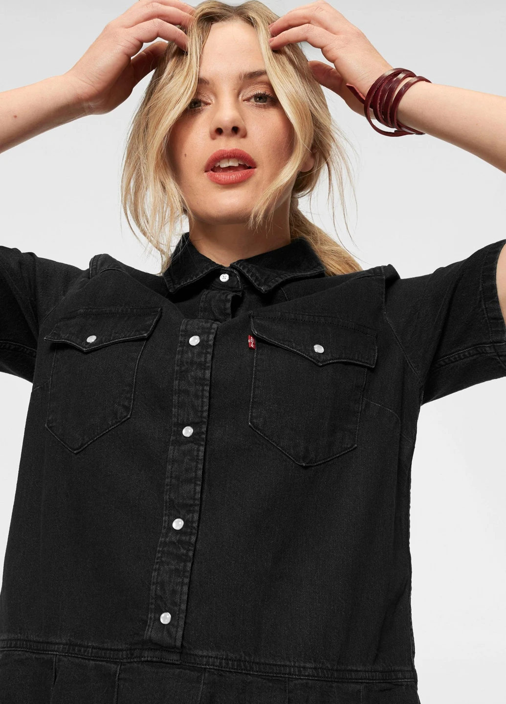 Черное джинсовое платье Levi's