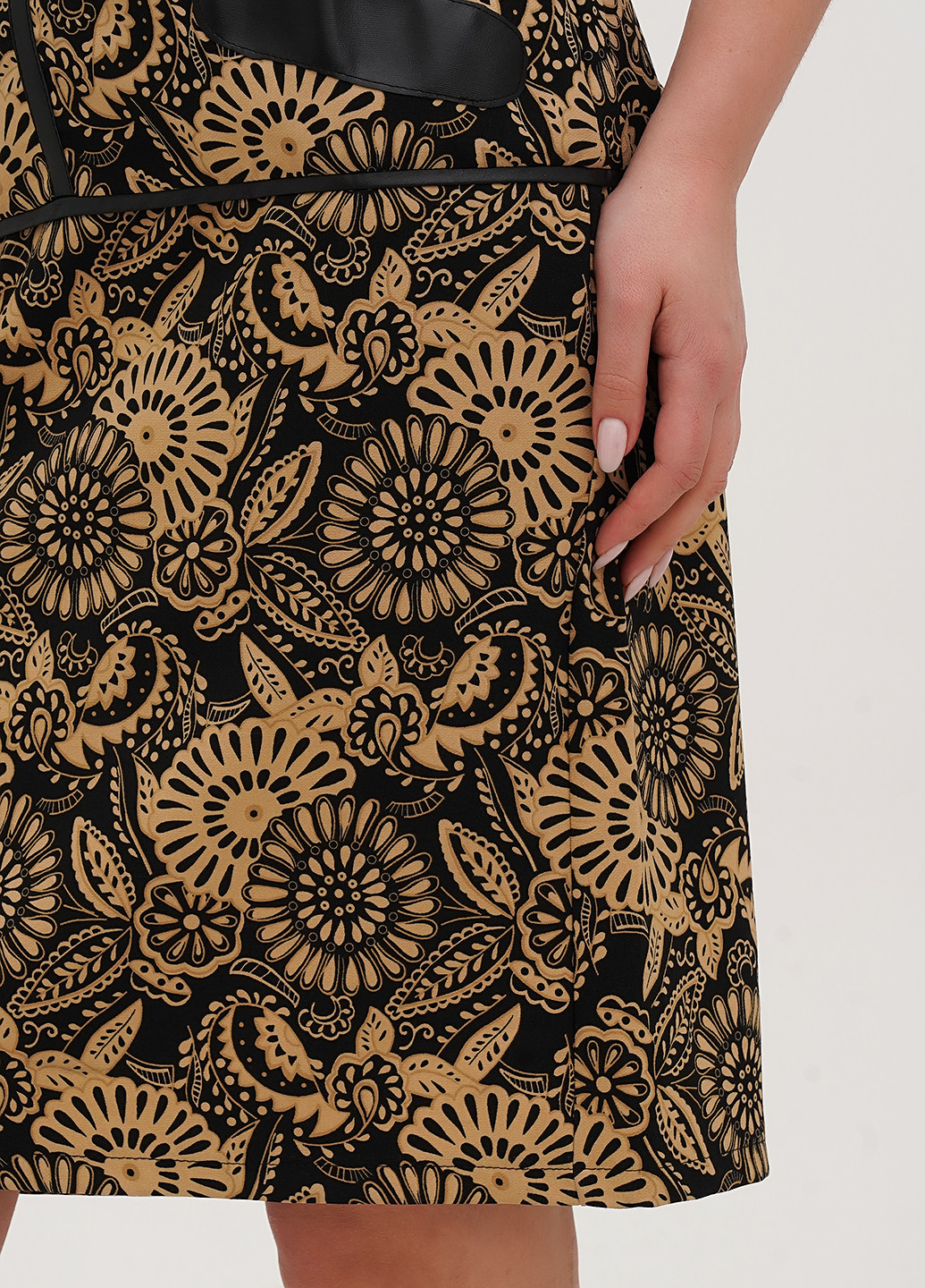 Черное кэжуал платье футляр Imperial с цветочным принтом