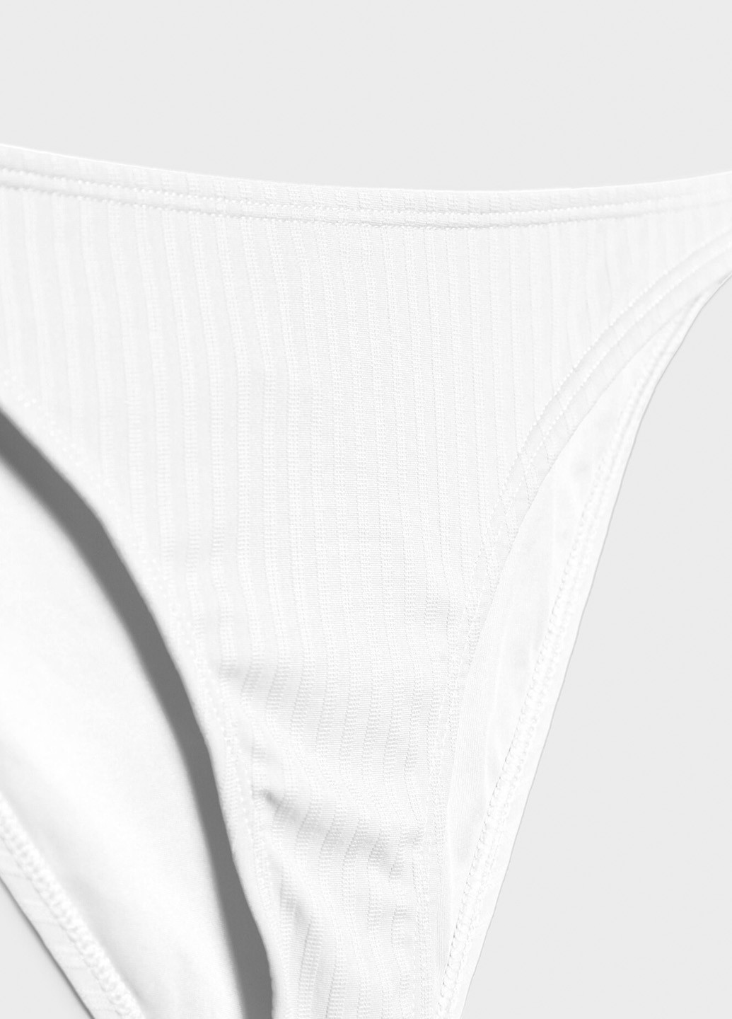 Белые купальные трусики-плавки однотонные Stradivarius