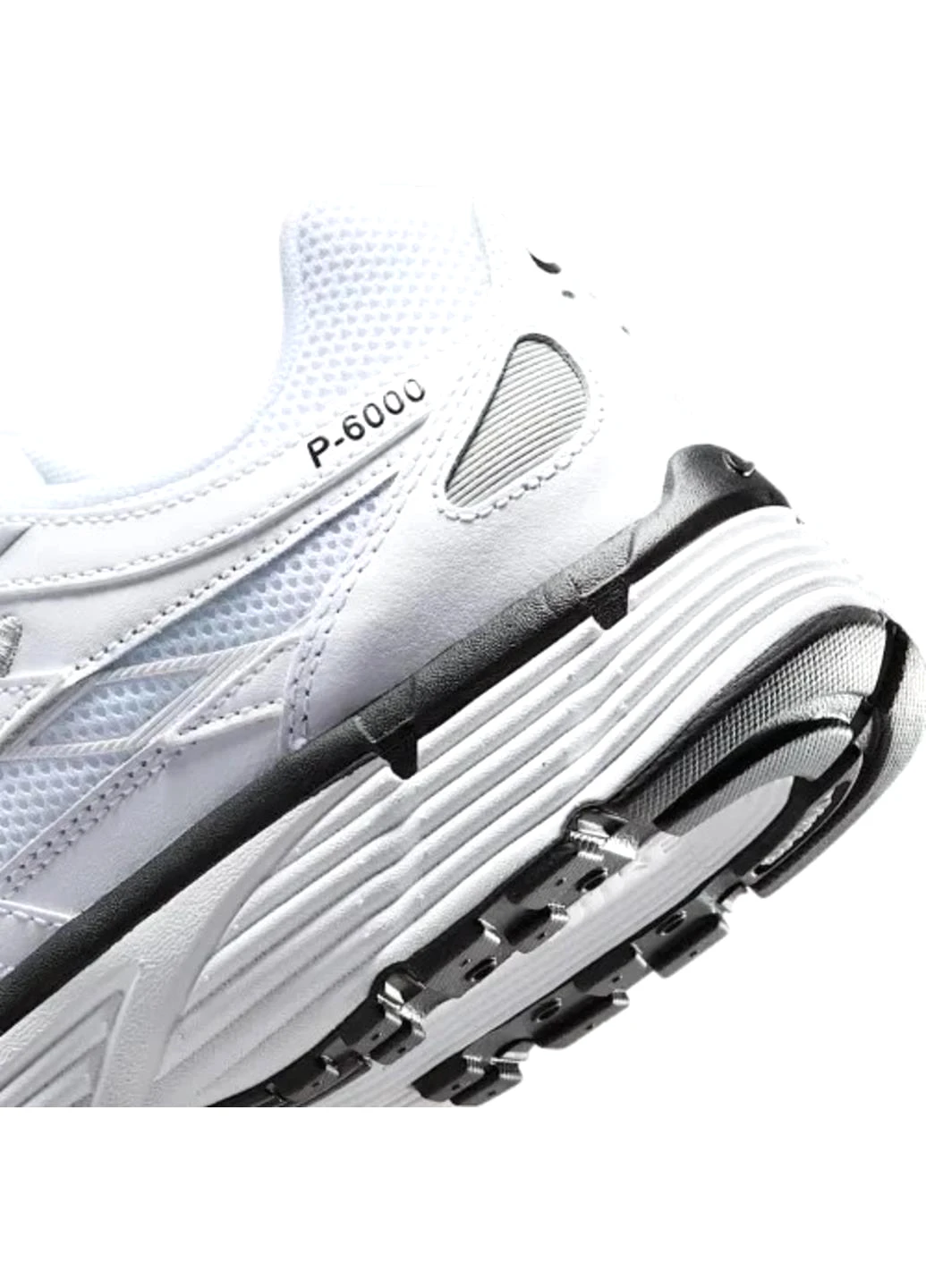 Білі кросівки cd6404-107 демісезон Nike P-6000