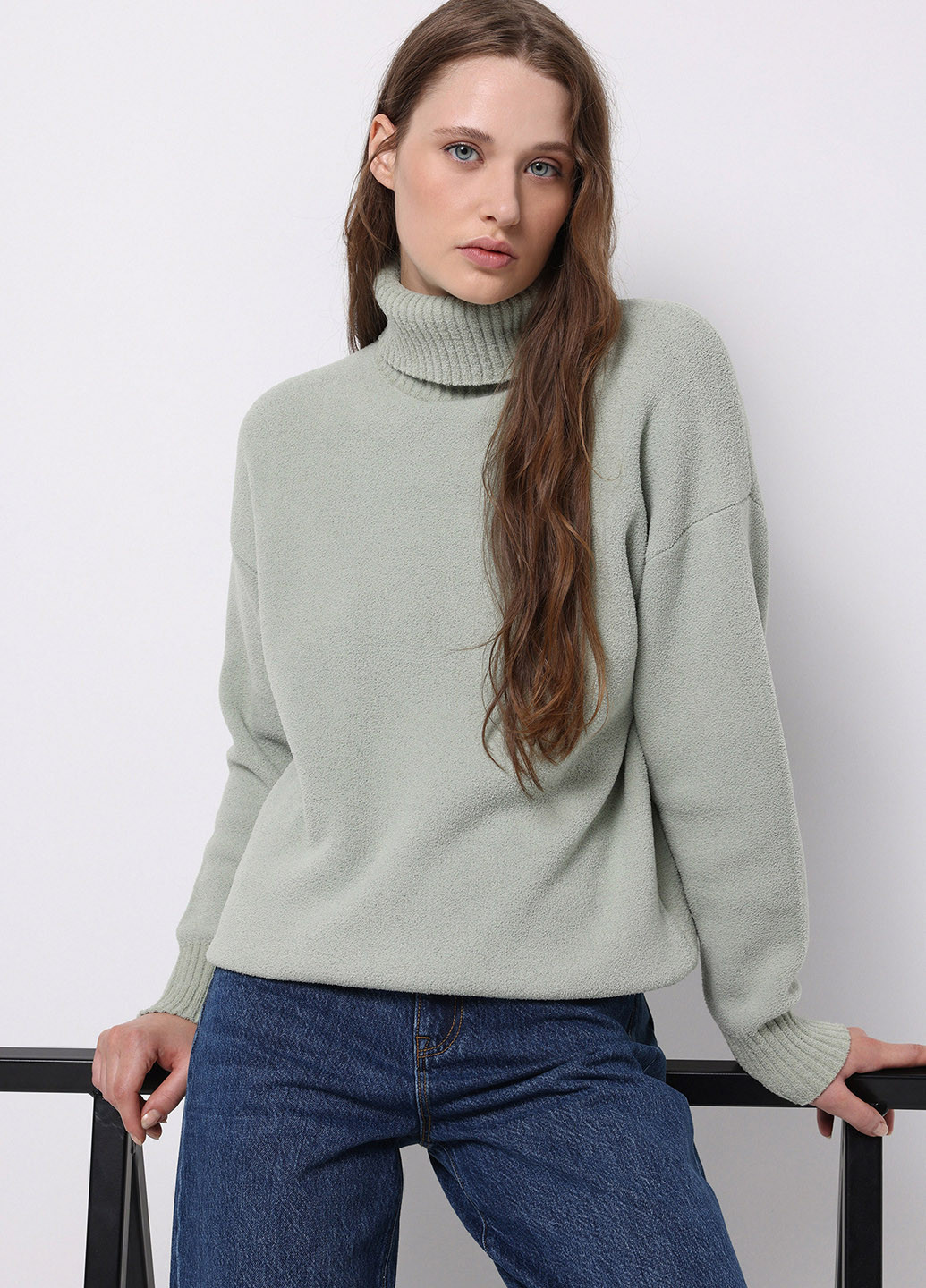 Серый зимний светр Colin's