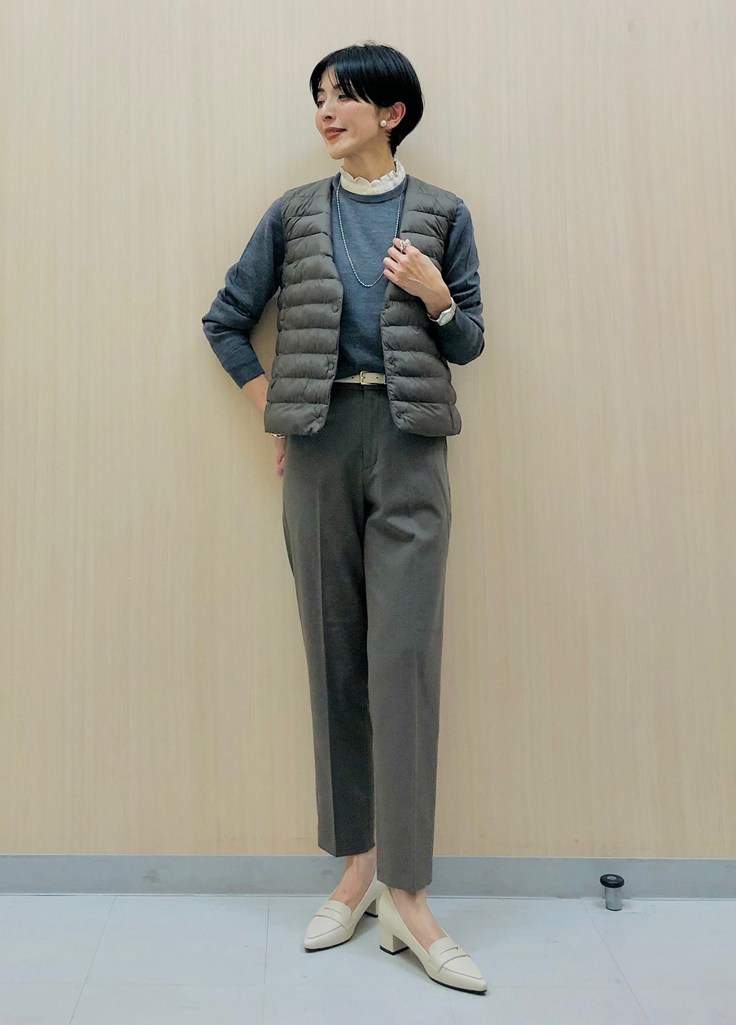 Молочная блузка Uniqlo