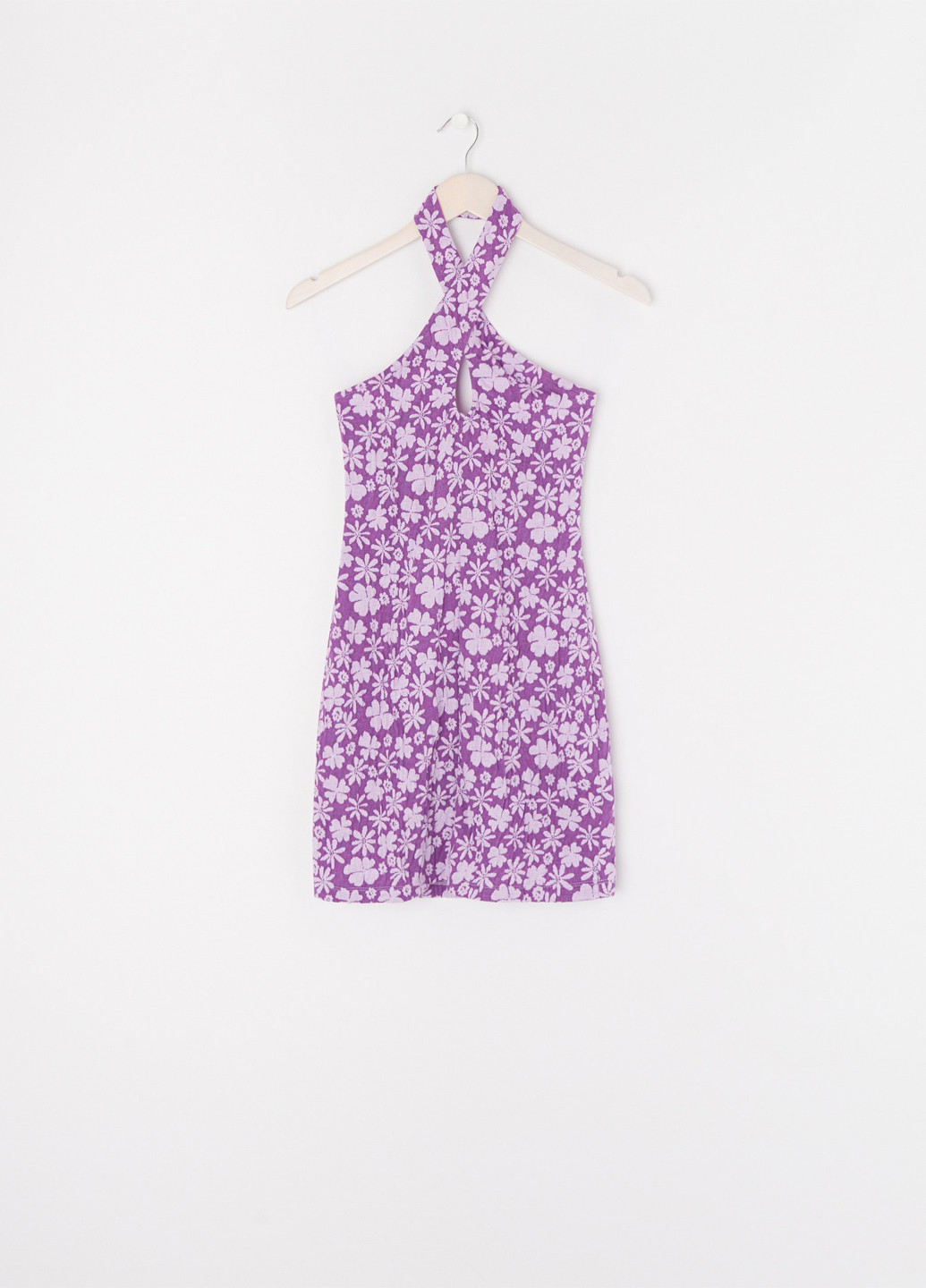 Фіолетова кежуал сукня з відкритою спиною, силуетна Sinsay з квітковим принтом