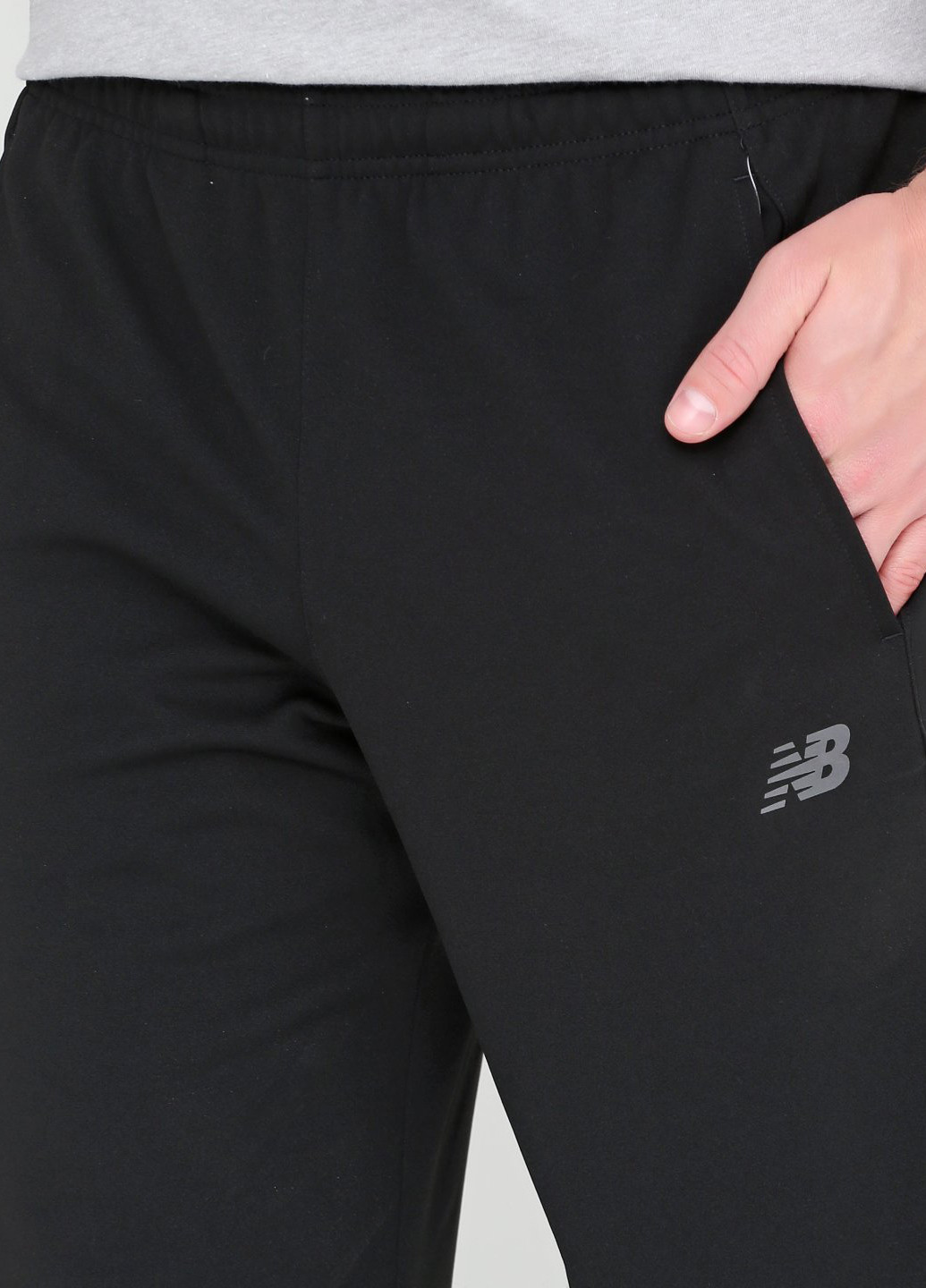 Черные спортивные демисезонные прямые брюки New Balance