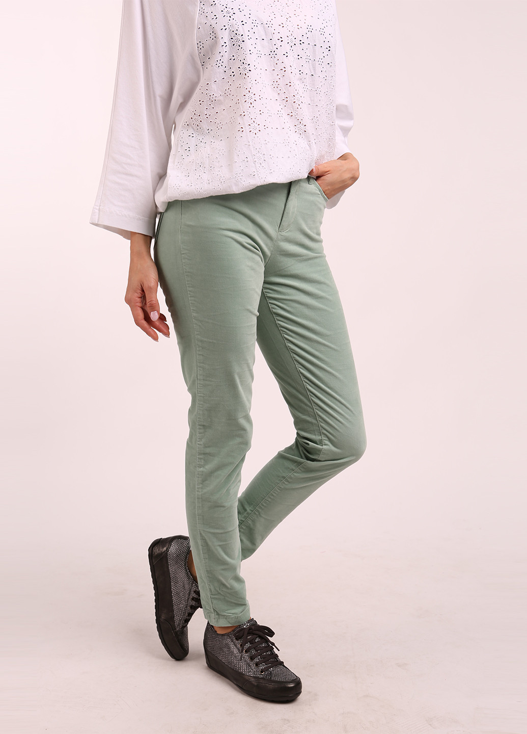 Мятные джинсовые демисезонные зауженные брюки United Colors of Benetton