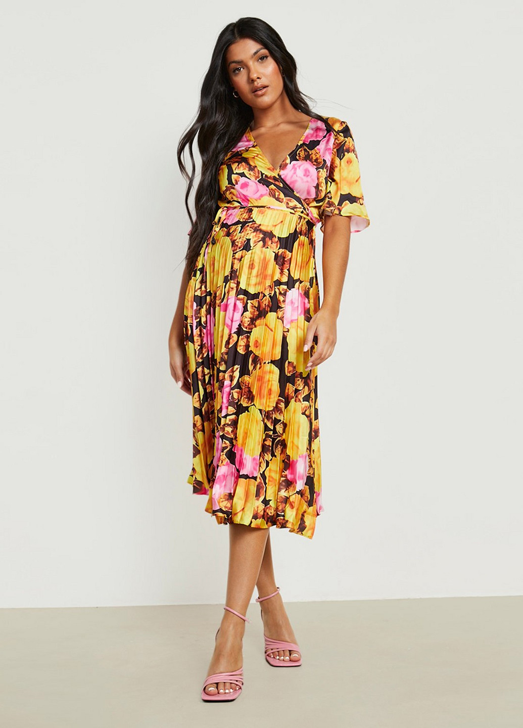 Комбінована кежуал сукня для вагітних на запах, плісована Boohoo з квітковим принтом