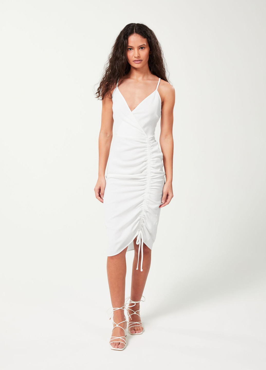 Белое кэжуал платье с открытыми плечами Jennyfer однотонное