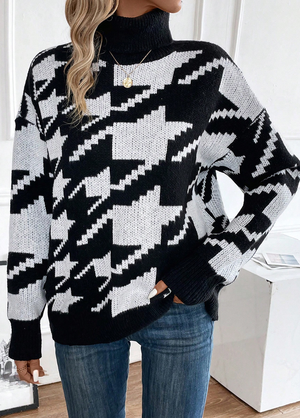 Черно-белый демисезонный свитер SHEIN