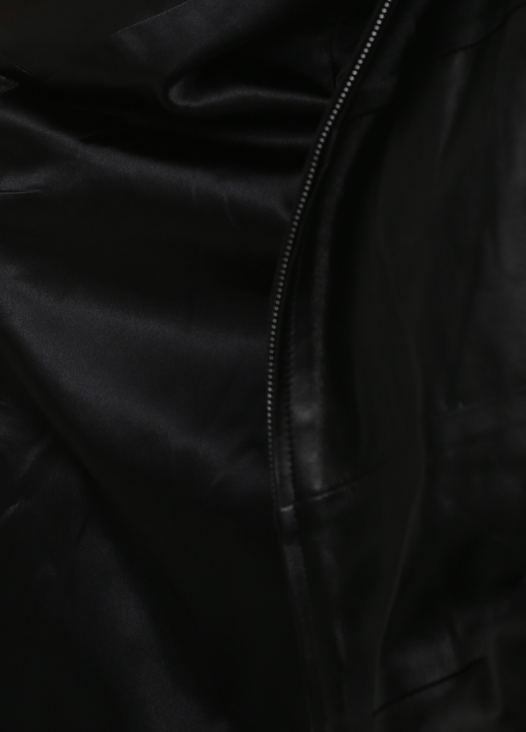 Черная демисезонная куртка кожаная Alberta