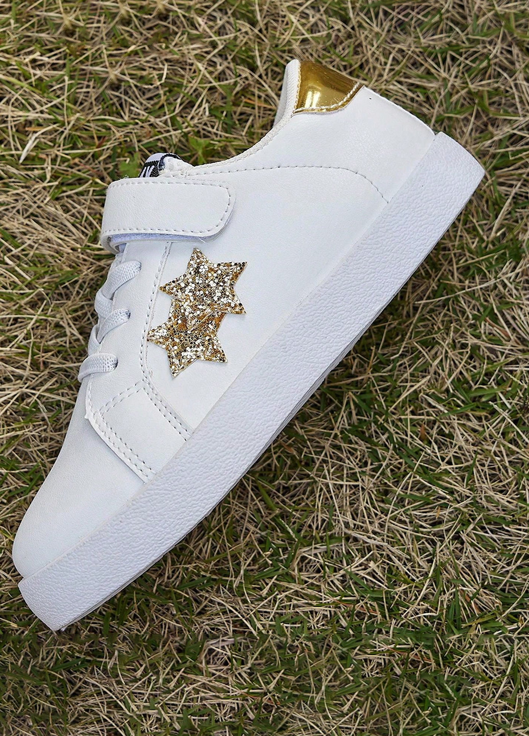 Білі осінні кросівки SHEIN