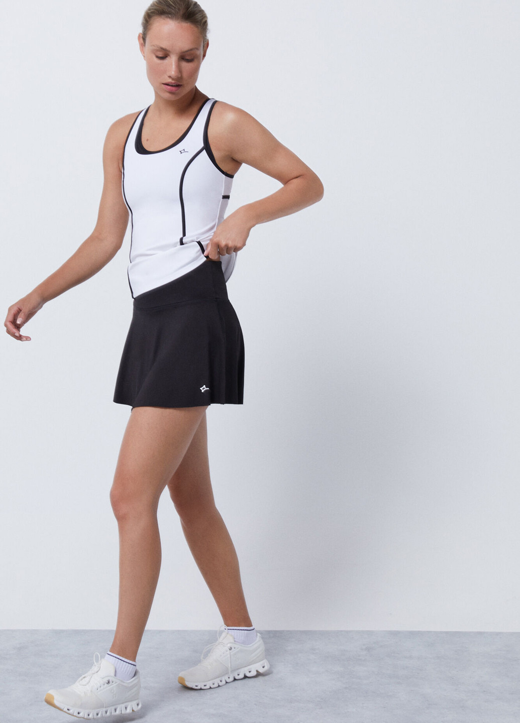 Черная спортивная однотонная юбка Dash&Stars клешированная